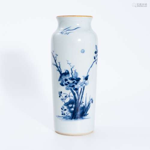 明代青花花鸟瓶 A underglaze blue vase with a flower and bird...