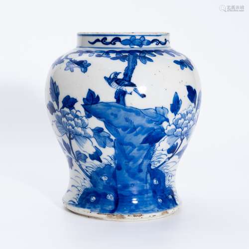 清代青花花鸟罐 A underglaze blue jar with a flower and bird ...