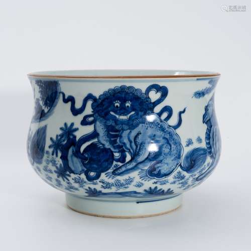 清代青花狮纹炉 A underglaze blue incense burner with a lion ...