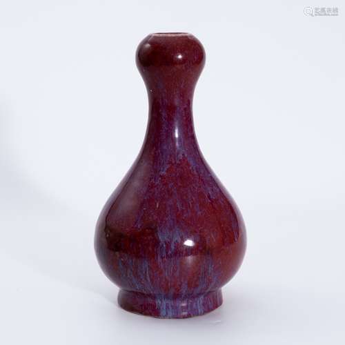 清代窑变釉蒜头瓶 A multi-colored glaze vase in Qing Dynasty