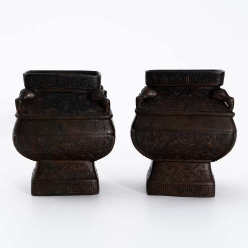 清代铜方尊 A pair of copper bottles in Qing Dynasty