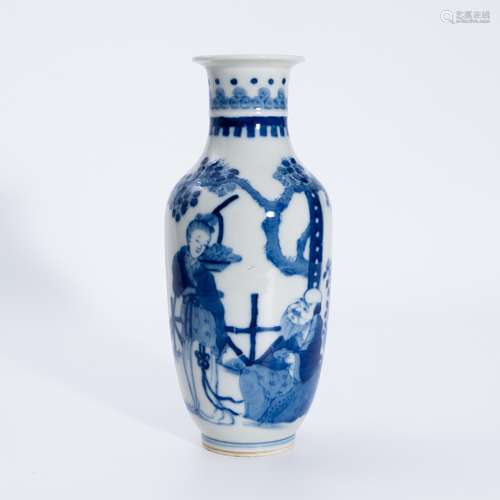 清代青花人物瓶 A underglaze blue vase with figures in Qing D...