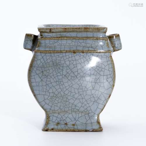 明代仿哥釉双耳瓶 A imitation Ge glaze vase with two handles ...