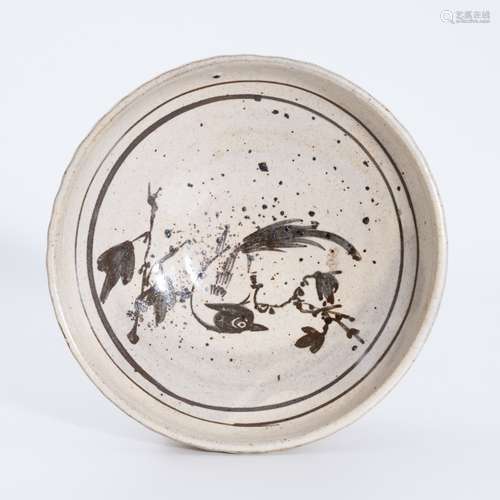 元代磁州窑花鸟碗 A bowl with a flower and bird pattern from ...