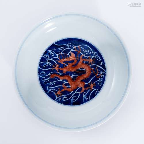 清代乾隆青花矾红龙纹盘 A underglaze blue and alum red plate ...