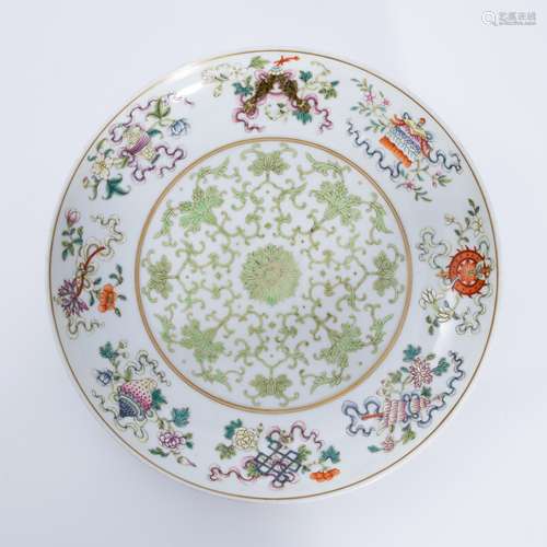 清代同治粉彩盘 A famille rose plate in the Tongzhi period of...