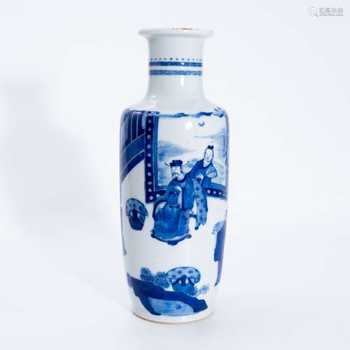 清代青花人物棒槌瓶 A underglaze blue mallet-shaped vase with...