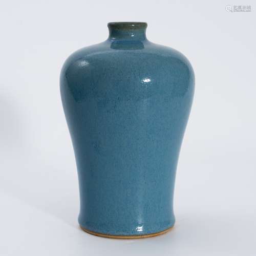 清代钧窑梅瓶 A vase from Jun ware in Qing Dynasty