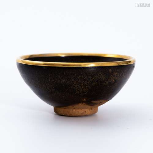 宋代建窑绿釉盏 A green glaze cup from Jian ware in Song Dyna...