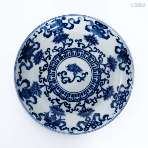 清代光绪青花花卉盘 A underglaze blue plate with a floral pat...