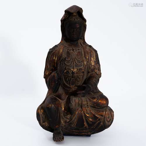 清代木漆金观音造像 A wood lacquered gold statue of Guanyin i...