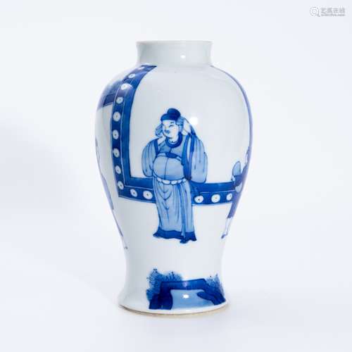 清代青花人物瓶 A underglaze blue vase with figures in Qing D...