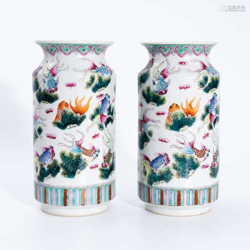 清代粉彩鱼纹罐 A pair of famille rose jars with a fish patte...