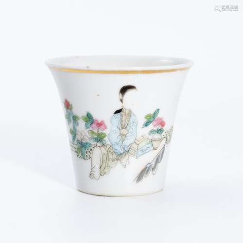 民国粉彩人物杯 A famille rose cup with figures in the Republ...