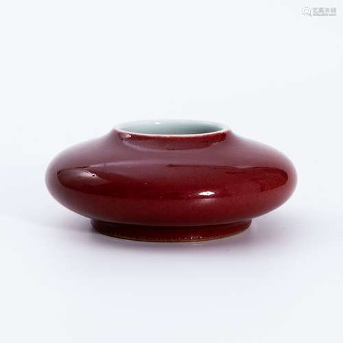 清代雍正红釉水盂 A red glaze water container in the Yongzhen...