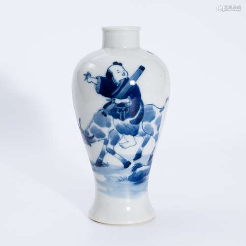 清代青花人物瓶 A underglaze blue vase with figures in Qing D...