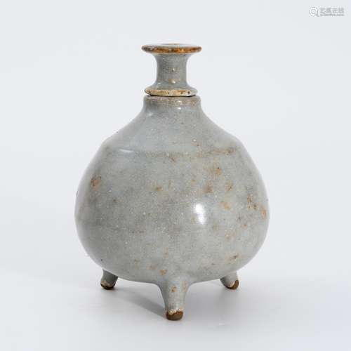 宋代龙泉窑青瓷砚滴 A celadon water container from Longquan w...