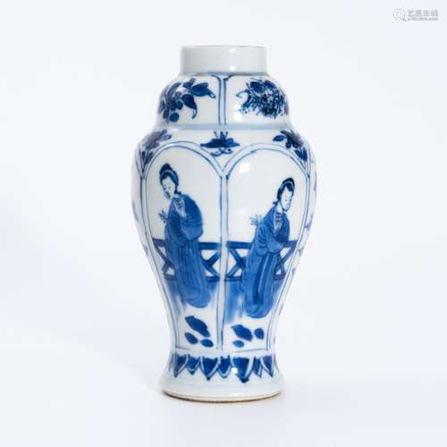 清代青花人物瓶 A underglaze blue vase with figures in Qing D...