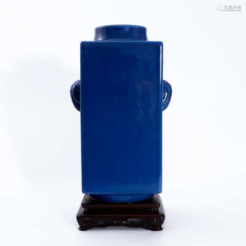 清代蓝釉双耳方瓶 A blue glaze square vase with two handles i...