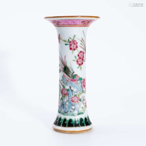 清代粉彩花鸟瓶 A famille rose vase with a flower and bird pa...