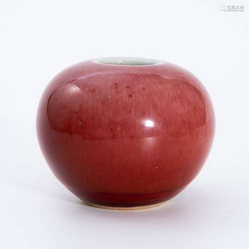 清代红釉水盂 A red glaze water container in Qing Dynasty