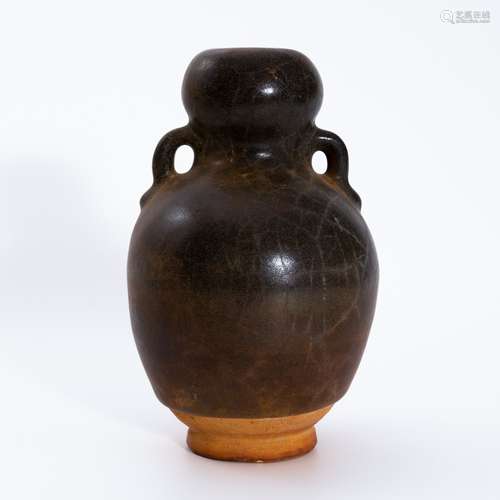 唐代黑釉葫芦瓶 A black glaze gourd-shaped vase in Tang Dynas...