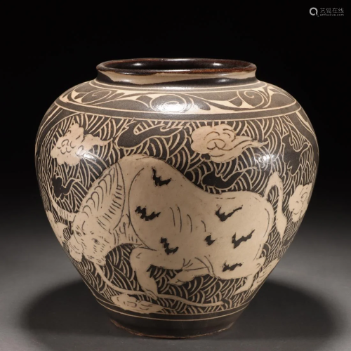 A Chinese Incised Cizhou-type Jar Song Dyn.
