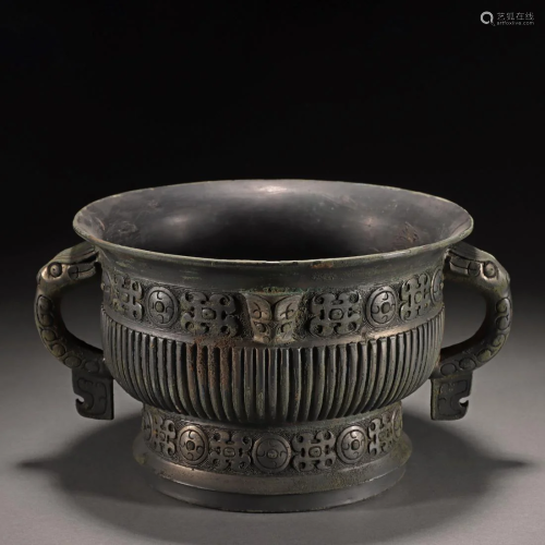 A Chinese Bronze Food Vessel Gui Shang Dyn.