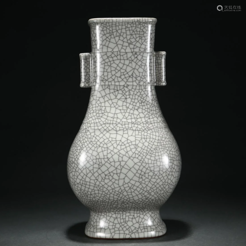 A Chinese Ge-ware Crackle Arrow Vase Qing Dyn.