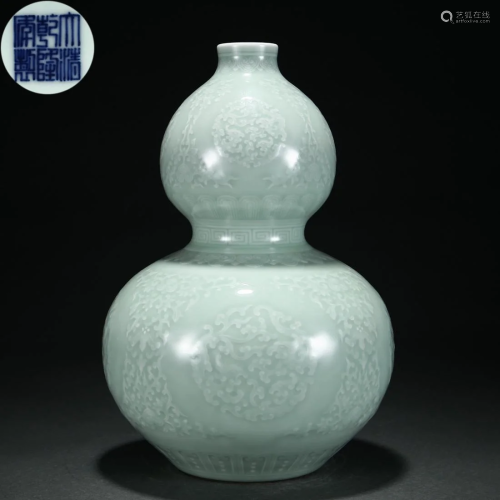 A Chinese Celadon Glaze Double Gourds Vase Qing Dyn.