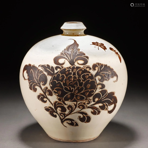 A Chinese Cizhou-type Vase Meiping Song Dyn.