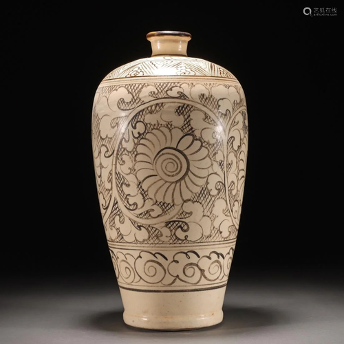 A Chinese Incised Cizhou-type Vase Meiping Song Dyn.