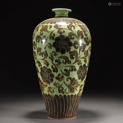 A Chinese Incised Cizhou-type Vase Meiping Song Dyn.