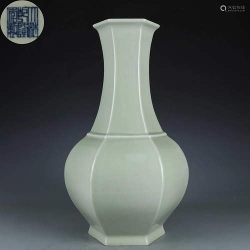 A Chinese Celadon Glaze Lobed Vase Qing Dyn.