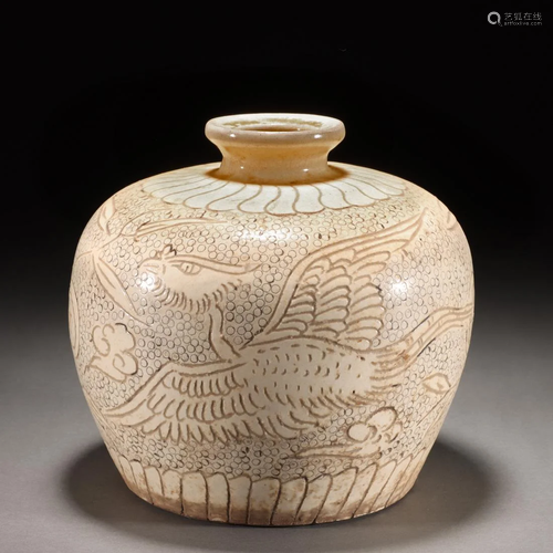 A Chinese Incised Cizhou-type Vase Song Dyn.