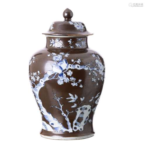 Chinese porcelain chocolate ground pot and cover, Kangxi