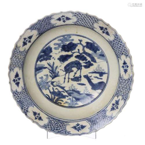 Large Chinese porcelain Swatow 'deer' plate