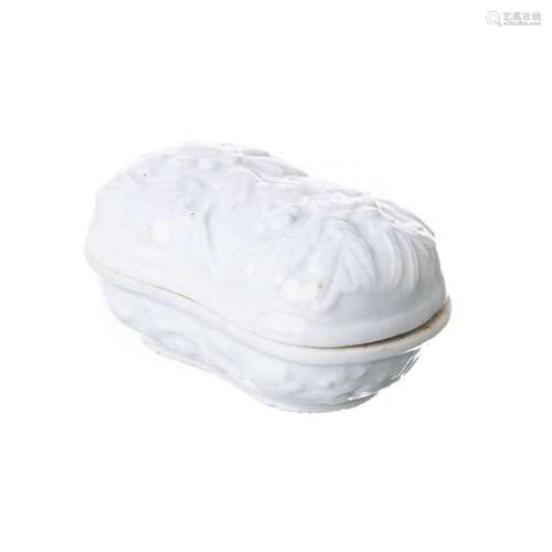 Porcelain blanc de chine cosmetic box.