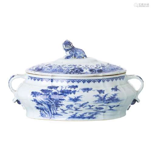 Oval porcelain tureen from China, Qianlong