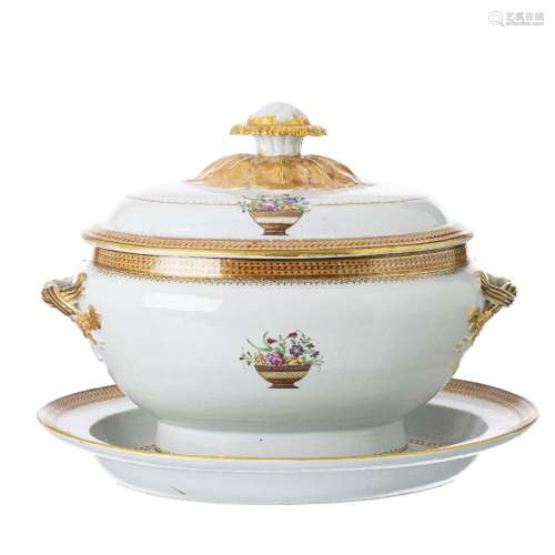 Chinese porcelain tureen with underplate, Jiaqing