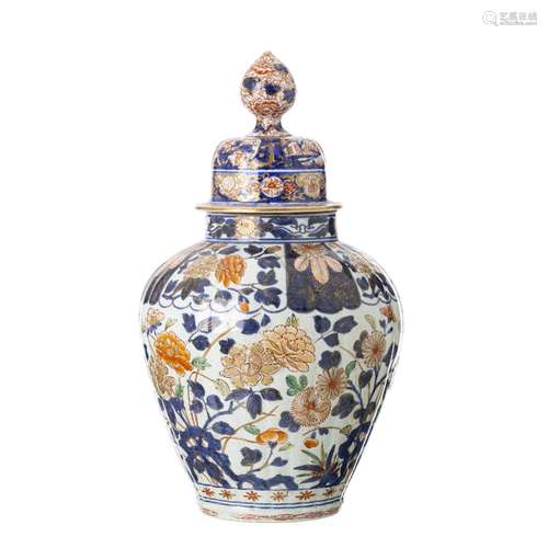 Japan Imari porcelain pot