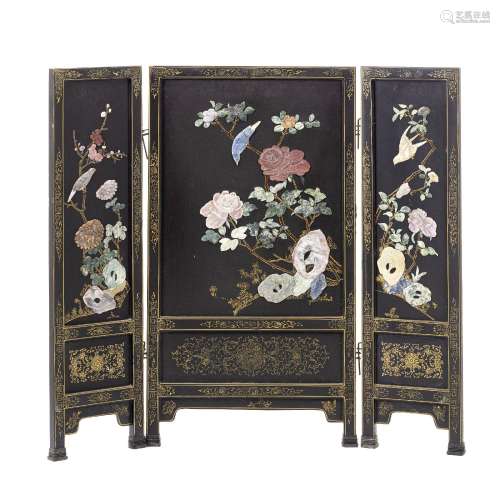 Chinese lacqueur with hard stones Screen