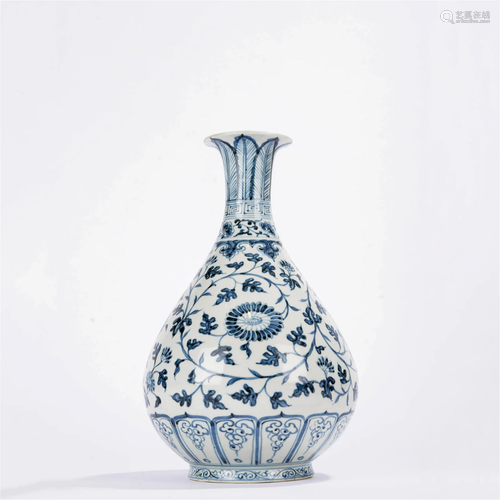 Blue and White Interlocking Lotus Pear-shape Vase