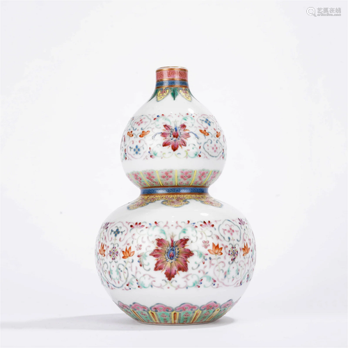 Famille Rose Baoxiang Flower Double-gourd Bottle Vase