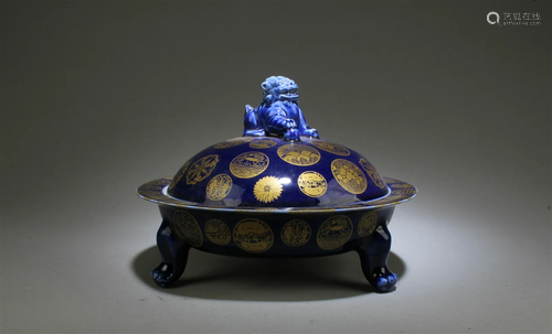 A Porcelain Round Fruit Platter