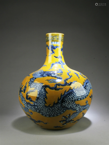A Porcelain TianQiuPing Vase
