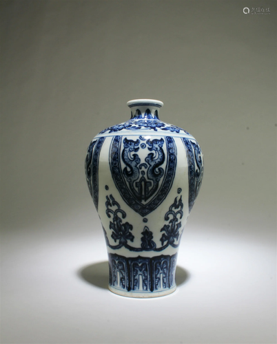 A Blue & White Porcelain Meiping Vase