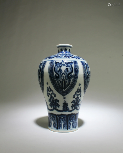 A Blue & White Porcelain Meiping Vase