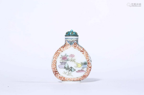 Figure and Antiques Snuff Bottle, Qianlong Mark