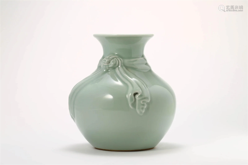 Celadon Glaze Wrapped Zun